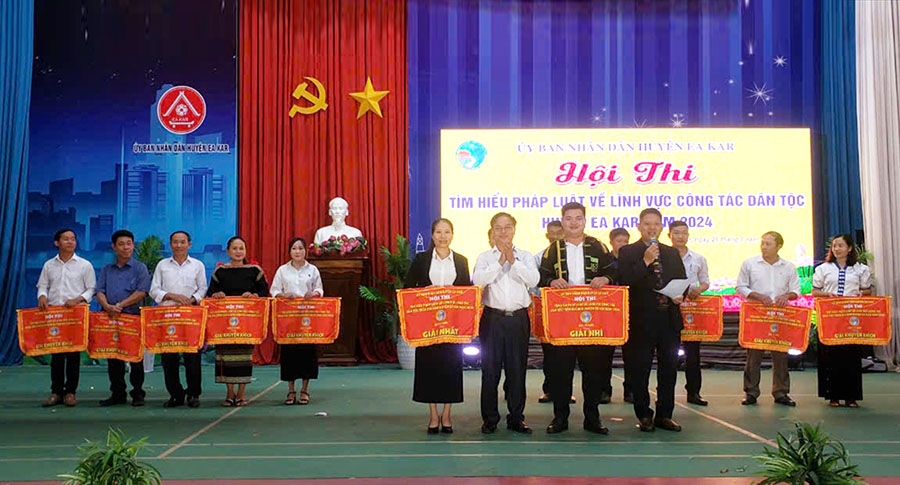 Bế mạc Hội thi tìm hiểu pháp luật về lĩnh vực công tác dân tộc huyện Ea kar lần thứ I, năm 2024.